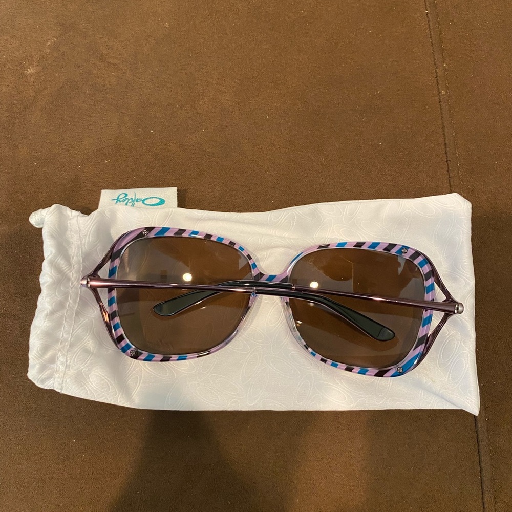 Oakley sunglasses - polarized lens